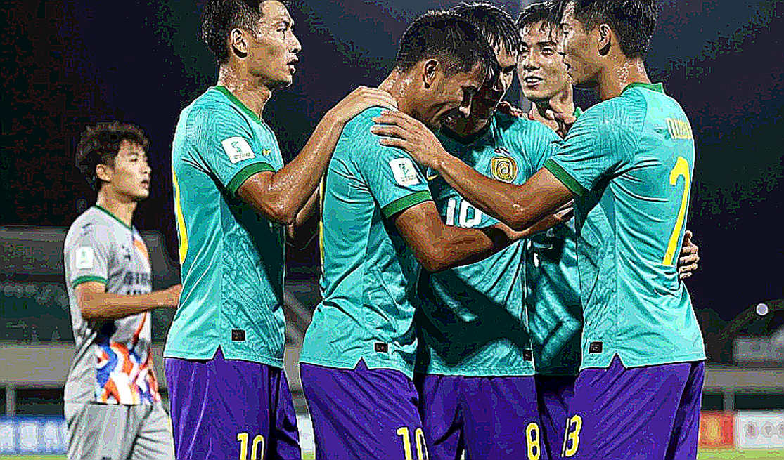 Hanoi FC 2-1 CAHN: Lời thú nhận của Kewell và trận derby không có một ô số liệu