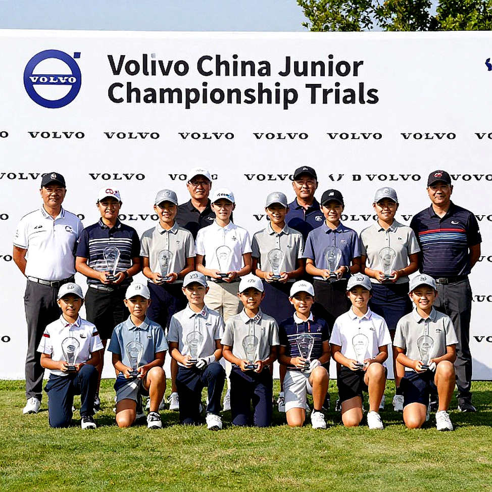 Tiger Woods có được lái xe golf sau khi bị tước bằng lái? Câu hỏi làm khó công tố viên