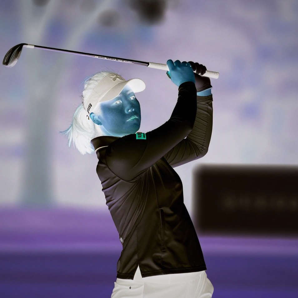 Gió thổi bóng trước cú chip: Luật golf mới 2026 cứu golfer khỏi án phạt oan