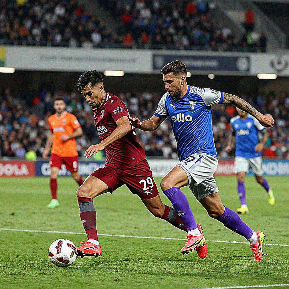 Ilenikhena 5 bàn sau 9 trận, En-Nesyri 5 bàn sau 10 trận: Al-Ittihad đang trả lương cho hai số 9 ở cùng một suất
