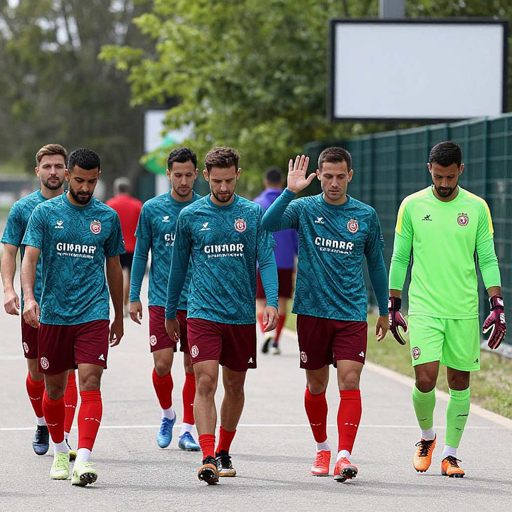 Laporta, lệnh cấm Vallecas và bữa tối bí mật đằng sau cuộc đấu quyền lực ở La Liga Laporta, lệnh cấm Vallecas và bữa tối bí mật đằng sau cuộc đấu quyền lực ở La Liga