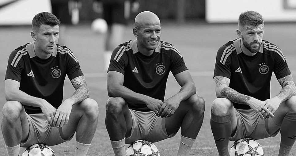 Zidane và trận ra mắt tuyển Pháp: Lizarazu kể chuyện 'thợ', nhưng sân cỏ chỉ tin kết quả Zidane và trận ra mắt tuyển Pháp: Lizarazu kể chuyện 'thợ', nhưng sân cỏ chỉ tin kết quả