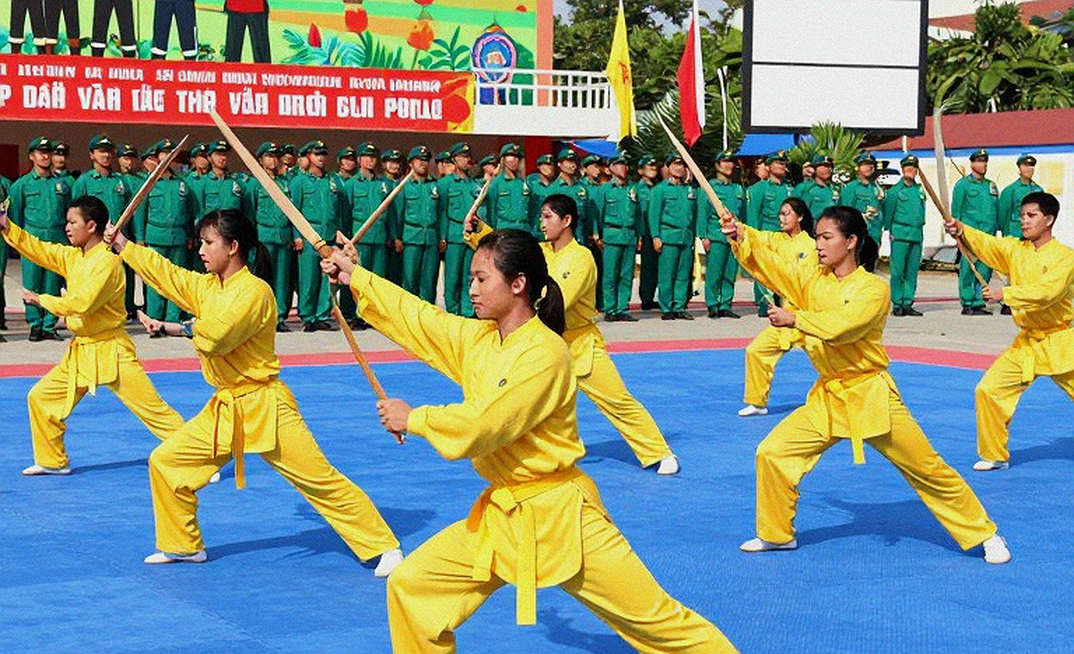Khoảng lặng giữa hai quả bóng lăn: bài toán dữ liệu của bóng đá Việt Nam mùa 2026