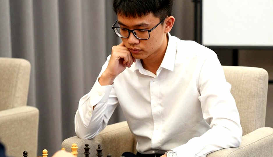 Vết nứt trên tấm gương: Sự sụp đổ của NaiLiu và bài toán quản trị của Flash Wolves