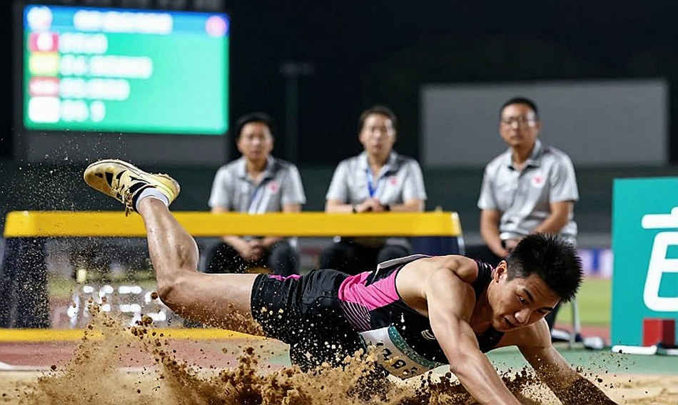 Amy Hunt chạy 200m với SB 22.16s tại chung kết Diamond League Brussels: Đường cong của sự kiên nhẫn