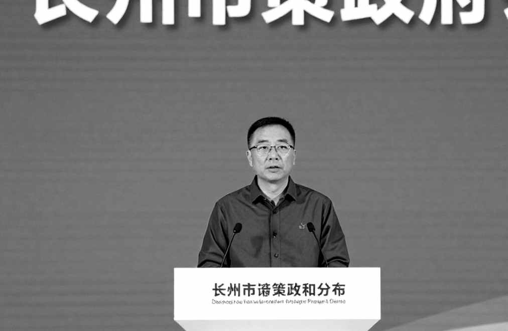 Alwi Farhan tập cùng Kento Momota trước Asian Games 2026: Bài học nằm ở khoảng trống