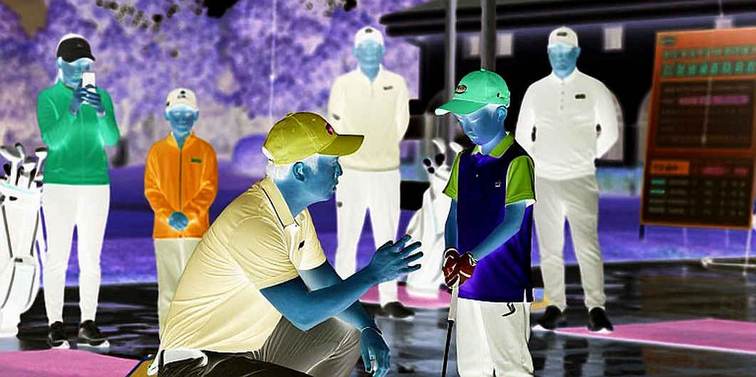 Vị trí mắt và cú putt: bài kiểm tra thả bóng phơi bày lỗi nhắm hướng mà golfer nghiệp dư bỏ qua